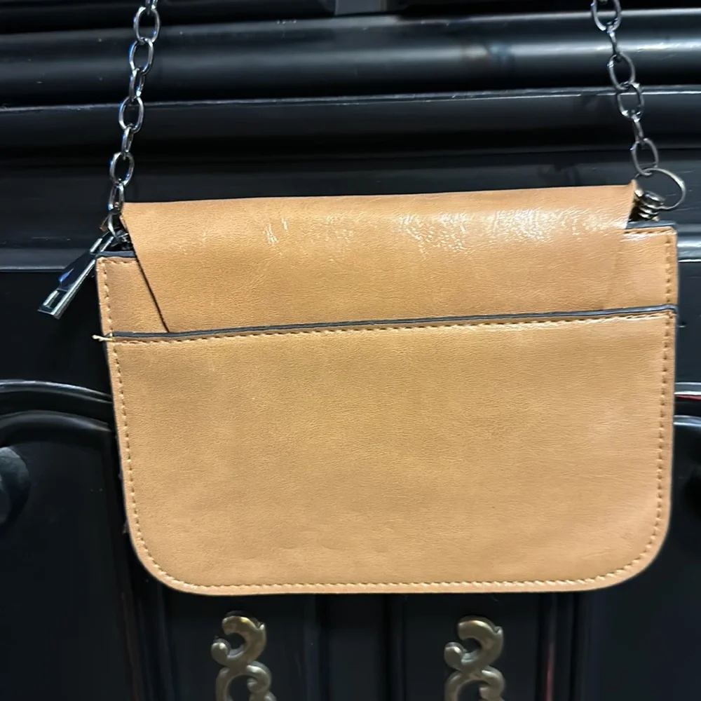 New crossbody purse with metallic design chain strap color of hematite  7”x5.5” - Picture 10 of 10